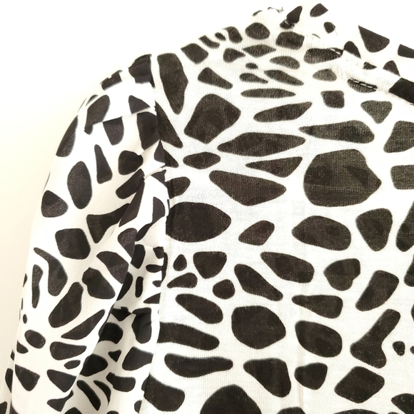 NEW Animal Print Mixed Media V-neck Top - Picture 10 of 13